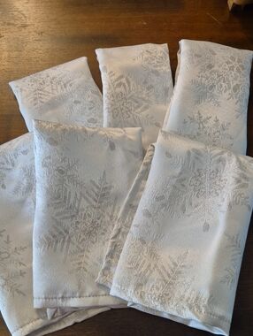 Threshold Quality Design Christmas Winter Snow Flake Design Det Of 6 Napkins